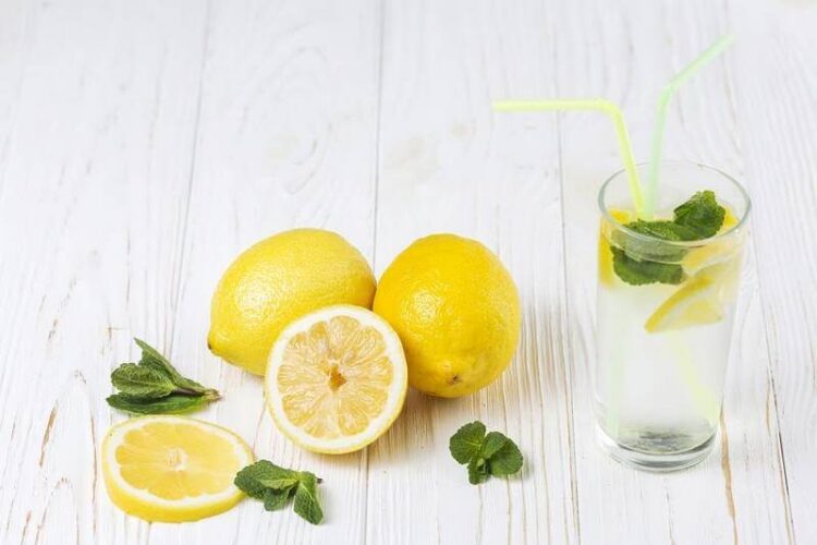 The use of water with lemon on an empty stomach